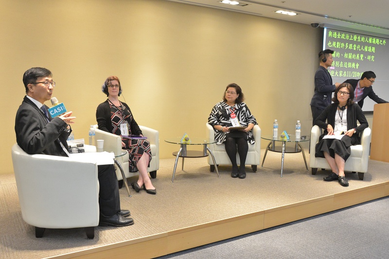 Moderator Mr. Chun-Hung Chen and three Panelist